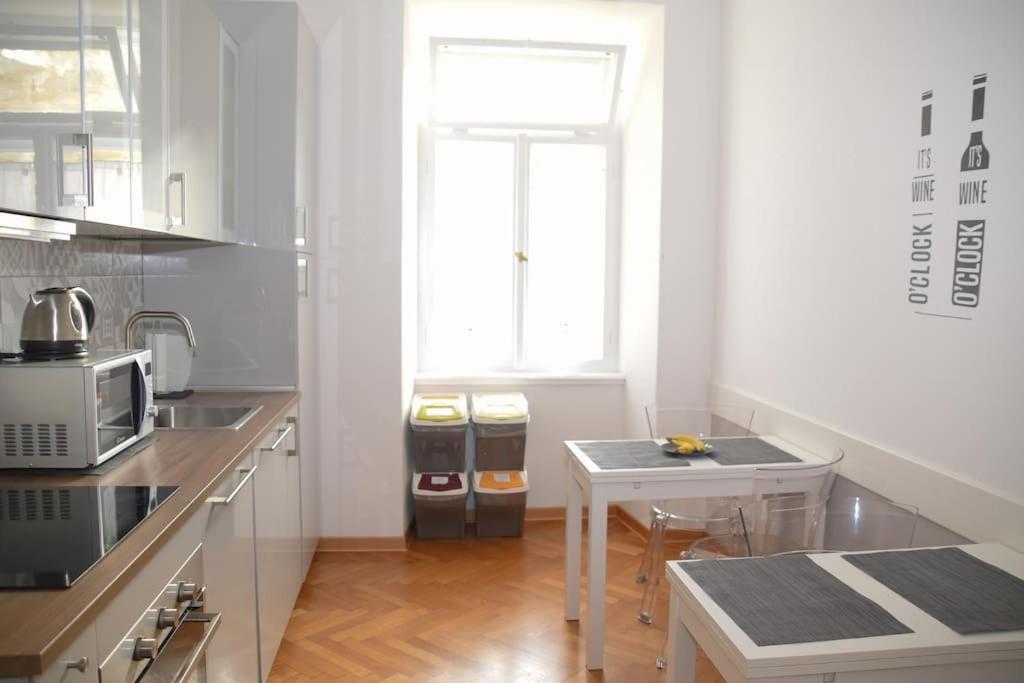 Residence Montanelli Триест Экстерьер фото