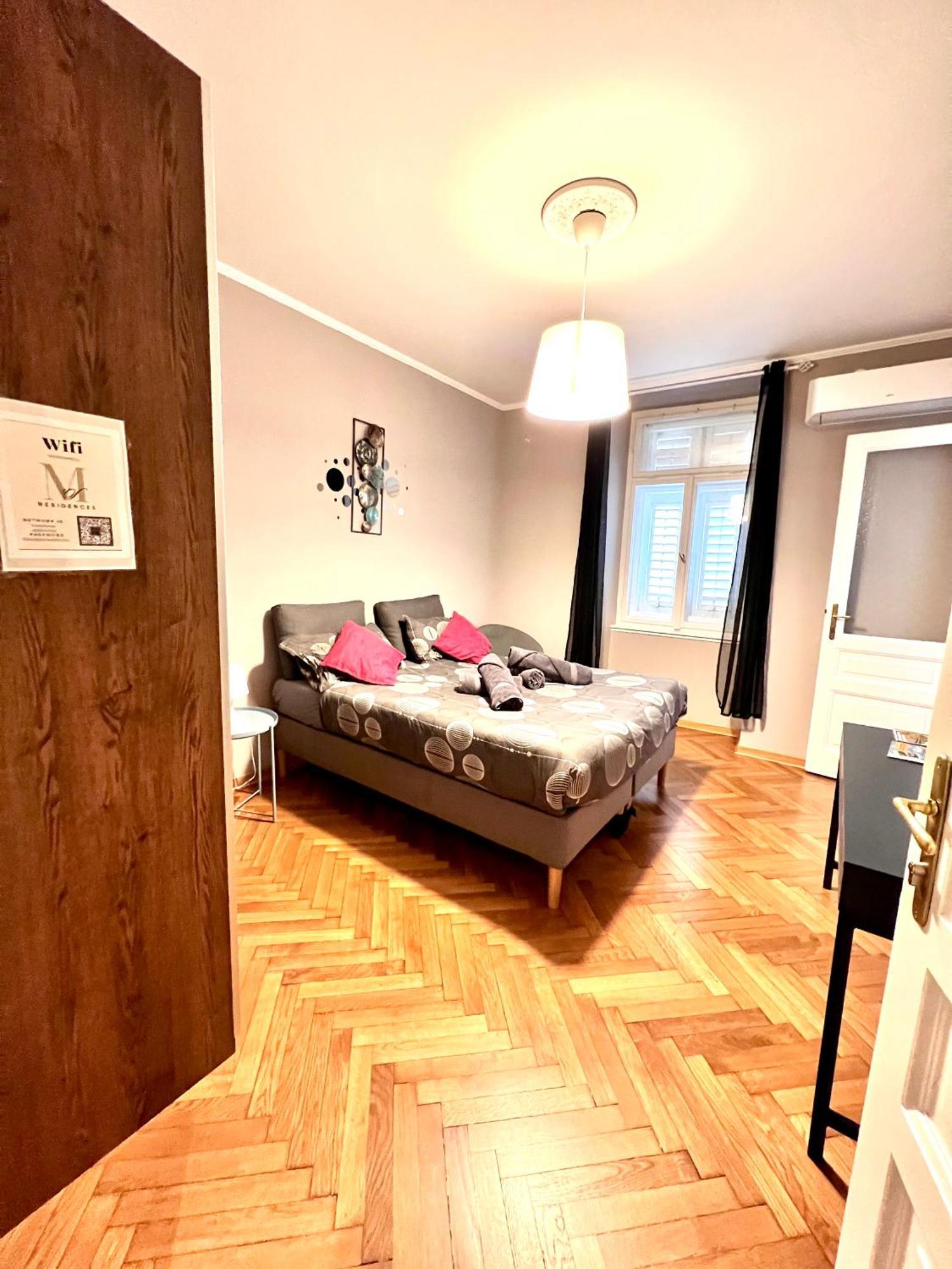Residence Montanelli Триест Экстерьер фото