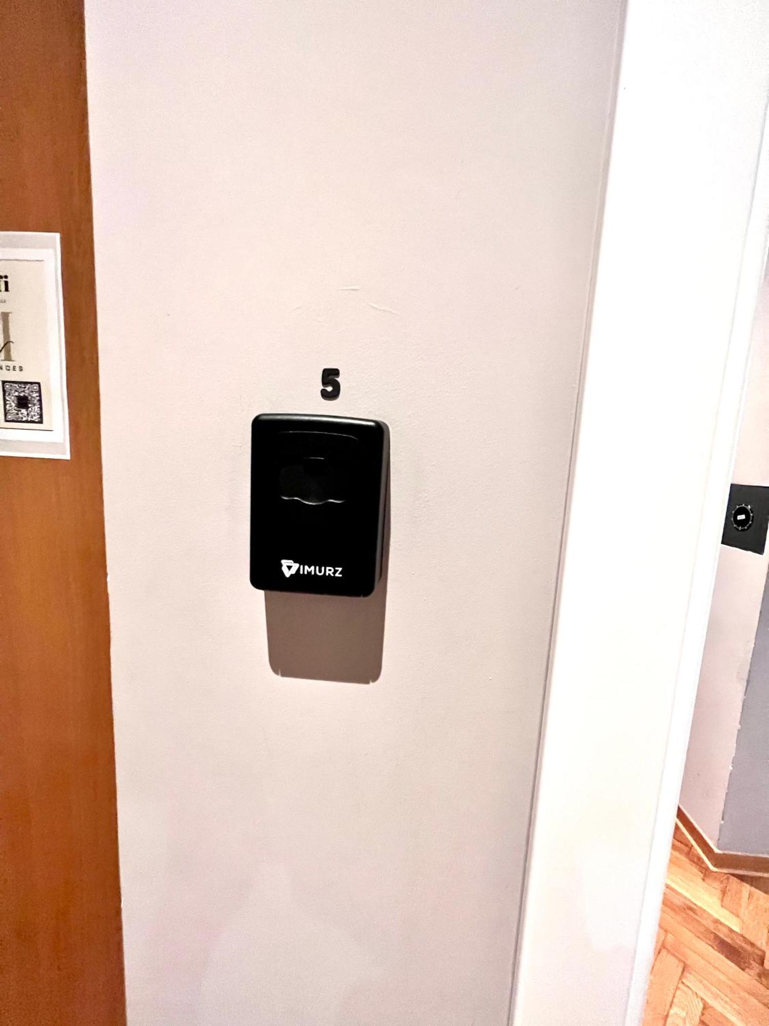 Residence Montanelli Триест Экстерьер фото