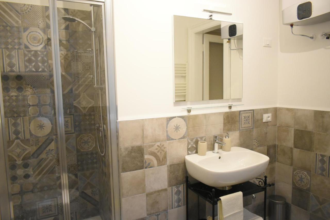 Residence Montanelli Триест Экстерьер фото